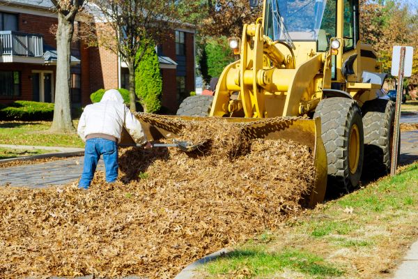 Mulch Hauling in Whittier